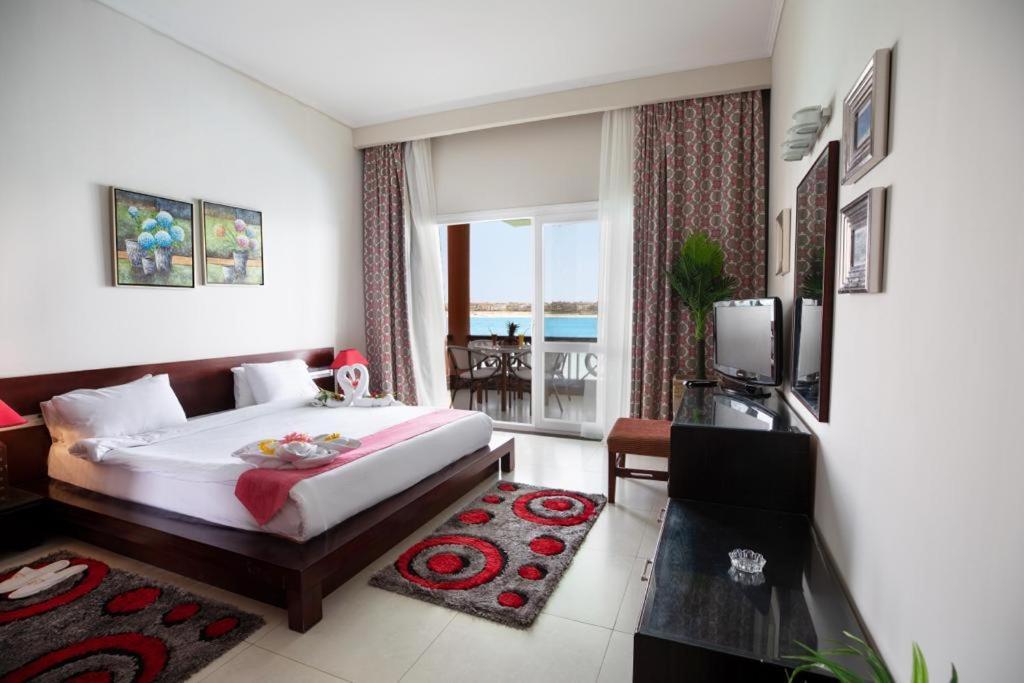 Golden Ocean Marina Hotel Ель-Аламейн Екстер'єр фото